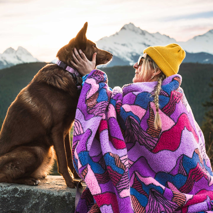 Sherpa Fleece Waterproof Blanket – Wilderdog