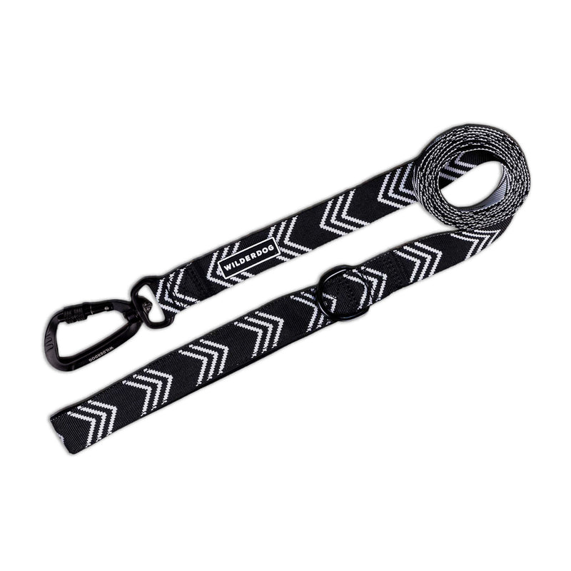 Orca Ultralight Leash: black and white chevron design, lightweight polyester webbing, and “WILDERDOG” label.