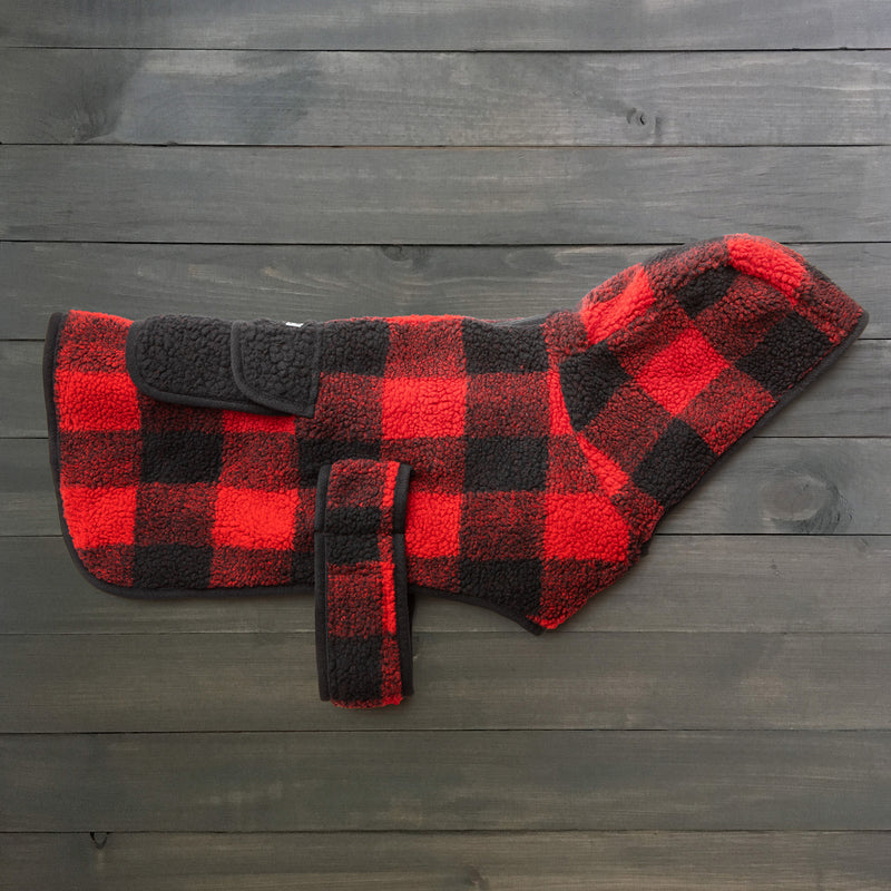 Plaid shacket in red and black, double-layered fleece, Velcro straps for neck and chest.